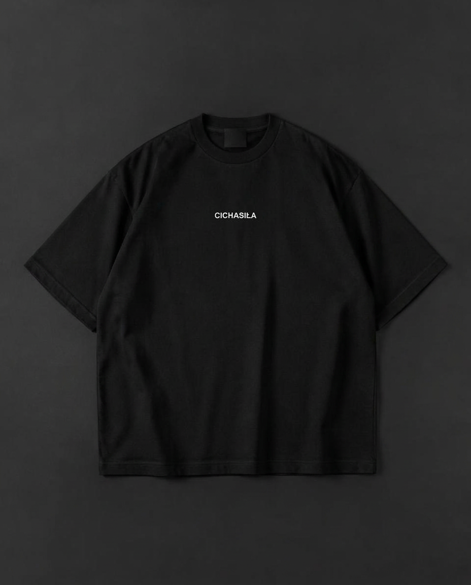 Czarny T-shirt oversize CICHASIŁA rozłożony płasko
